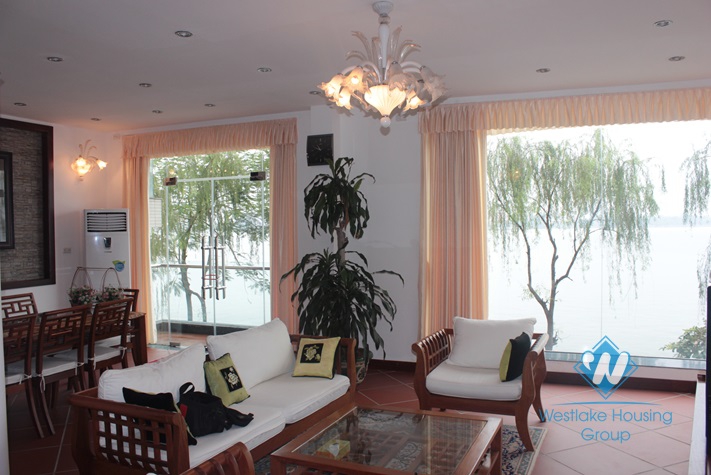 Three bedrooms apartment for rent in Tay Ho district, Ha Noi